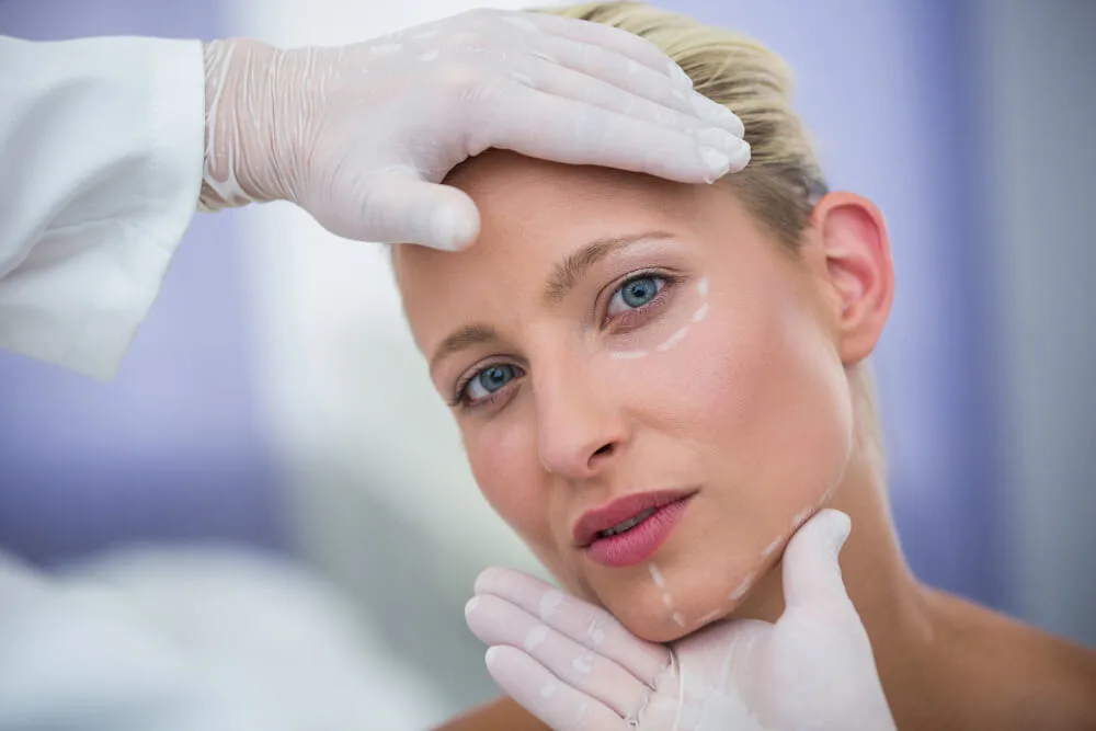 Quel est le Meilleur Âge pour un Lifting du Visage ?